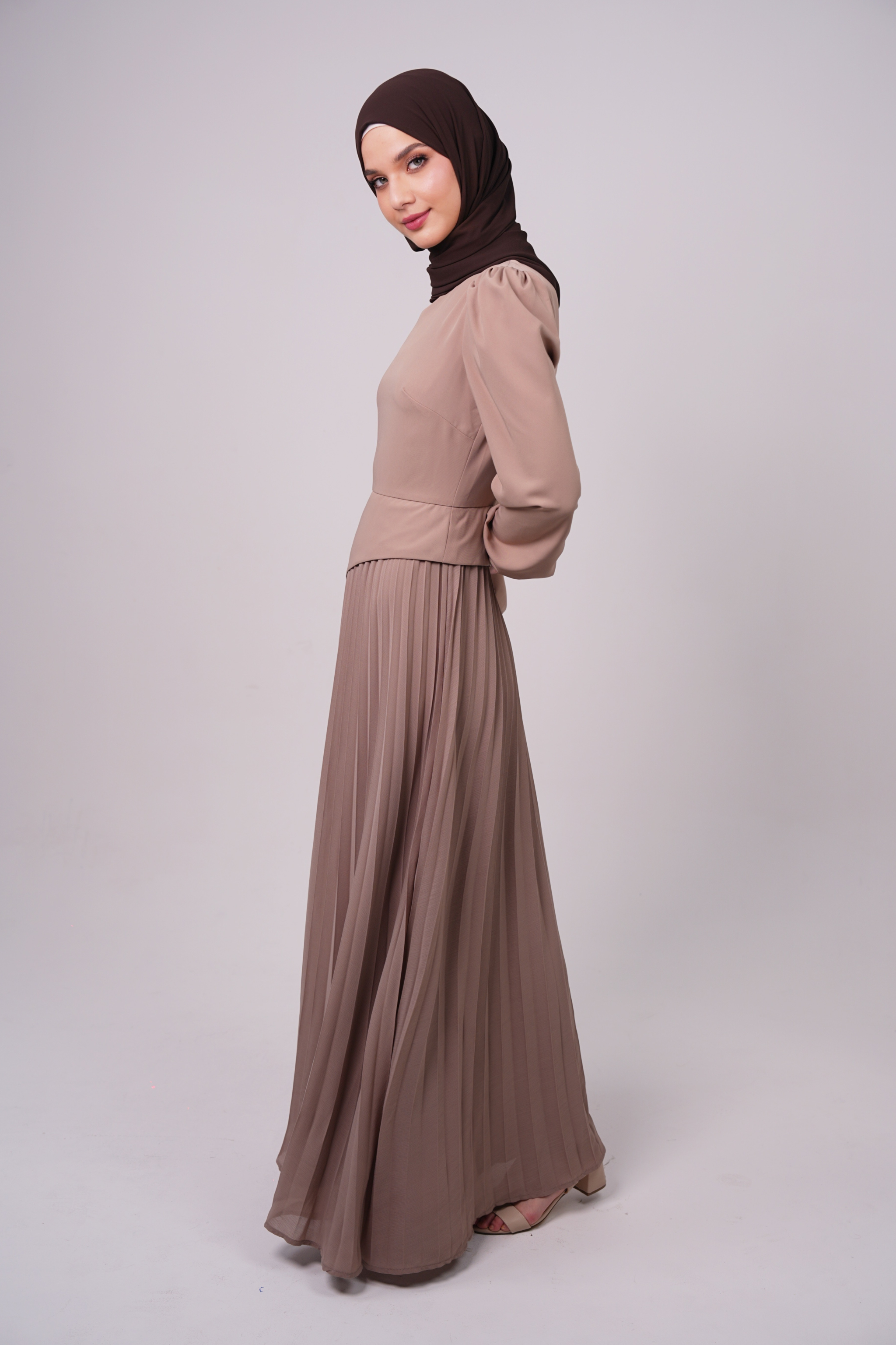 Elegant Crepe & Chiffon Maxi Dress – Mocha Mousse