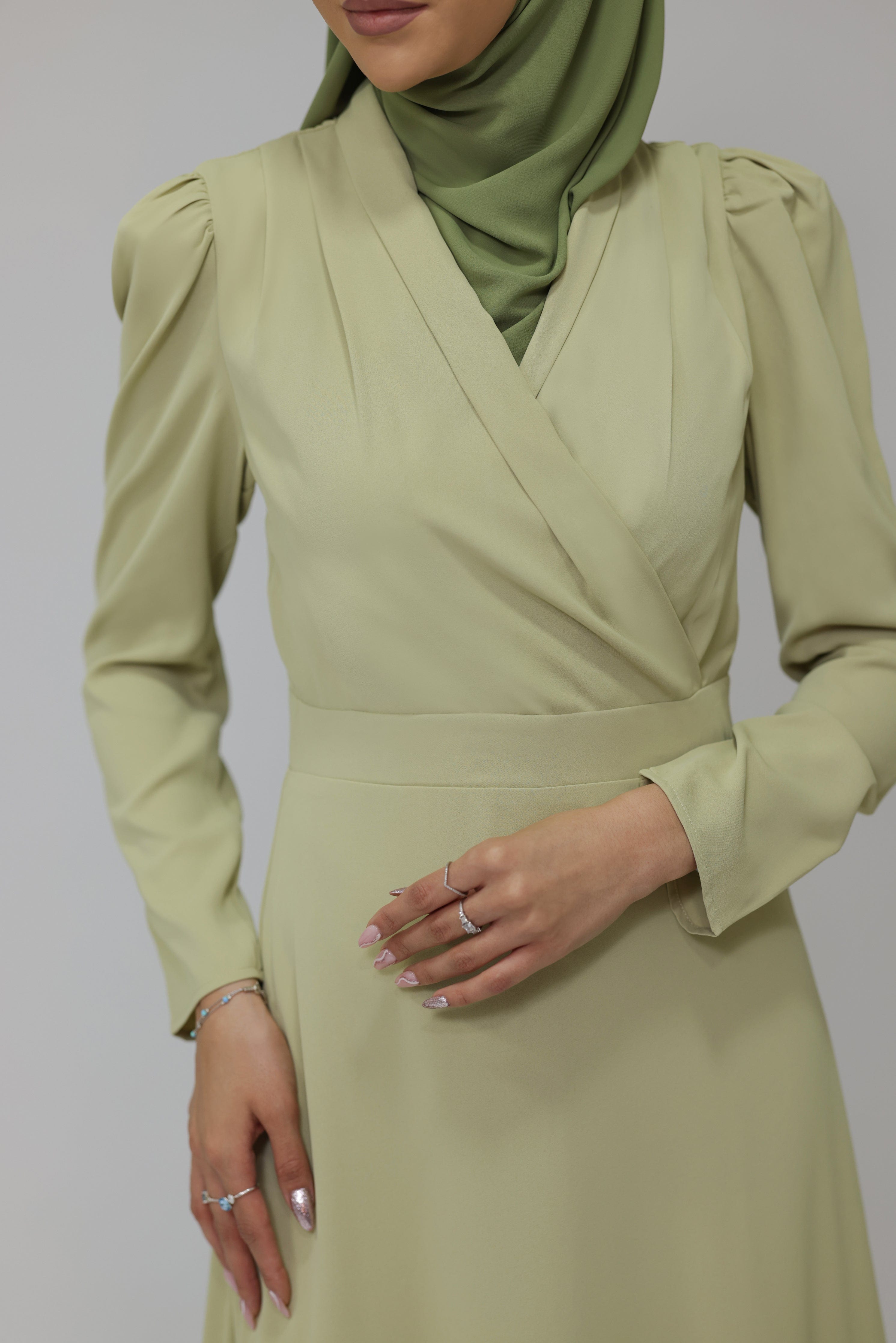 Chamomel Dresses Elegant Maxi Crepe V-neck Dress - Green